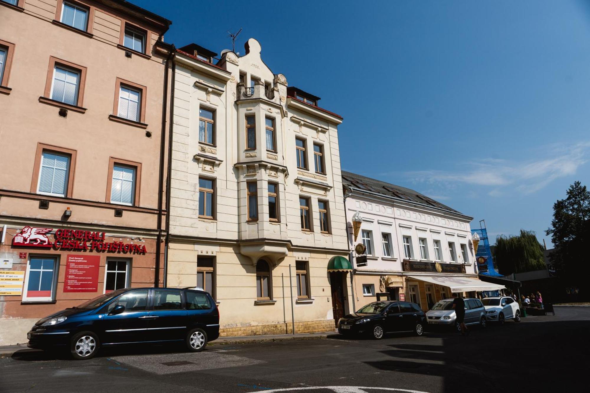 Franz Josef Apartmany, Zita Decin